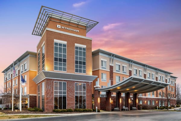 A Colorado Hotel's Front Desk Representative Just DOXed Their Banned Customers on TikTok